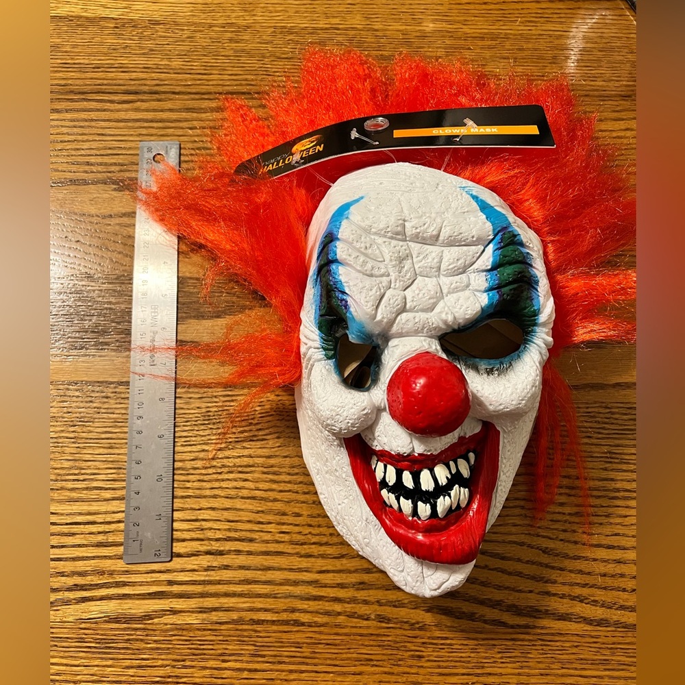Clown Mask - Picture 4 of 12